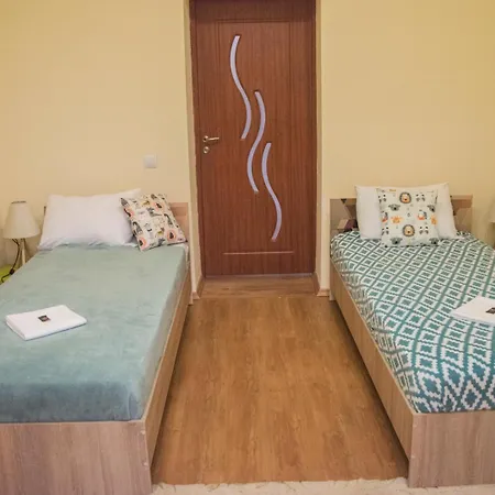 Three Rivers Apartments - Private Free Parking, Self Check-In Oradea Exterior photo
