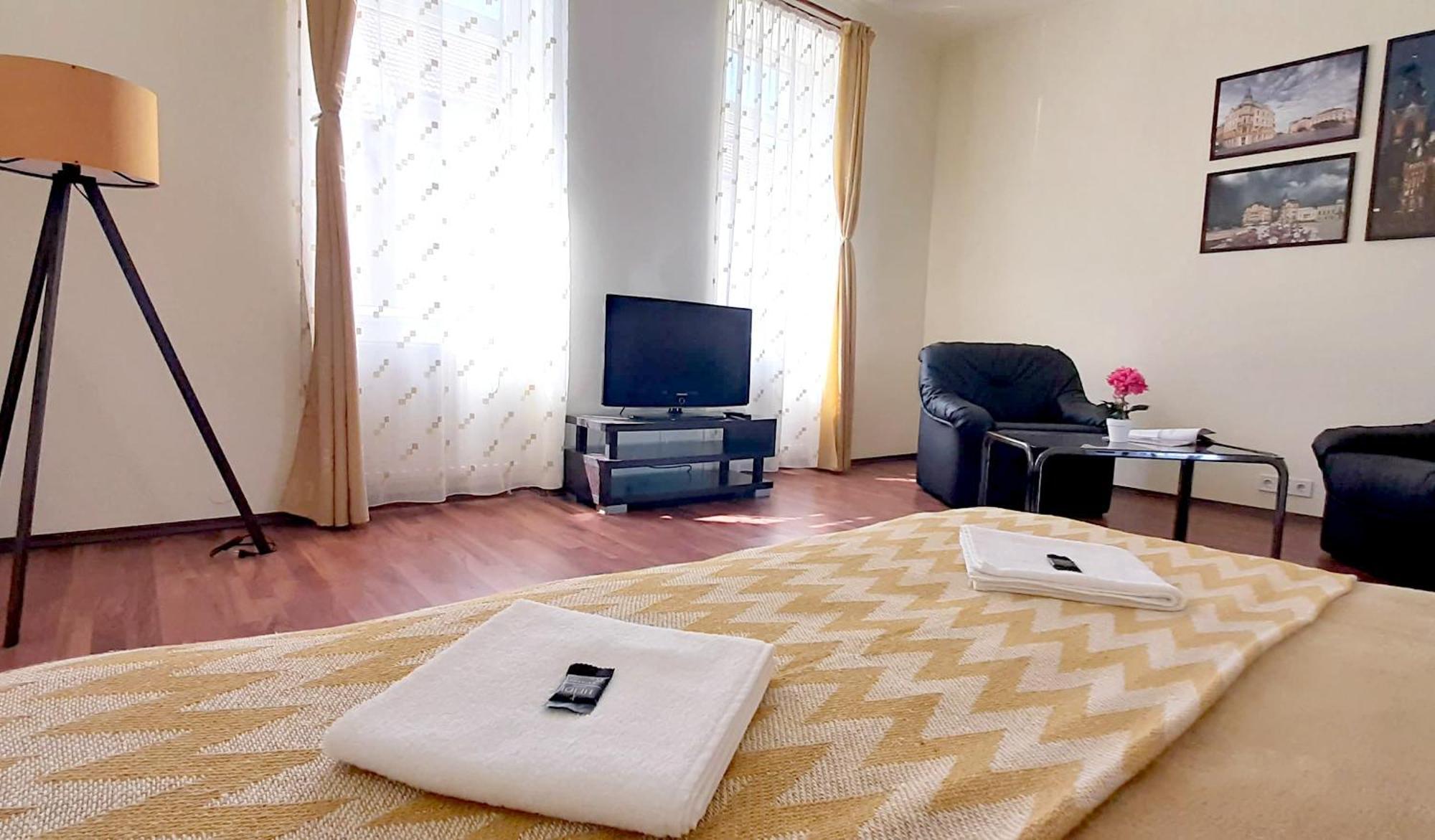 Apartment Three Rivers - Private Free Parking, Self Check-in Oradea
